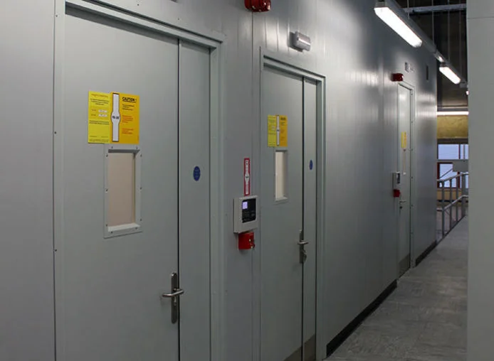 Puertas de seguridad metálicas